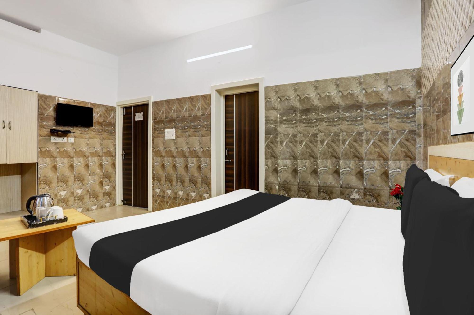 Hotel O Jammu Near Ragunath Bazaar Formerly Goodwill Екстериор снимка